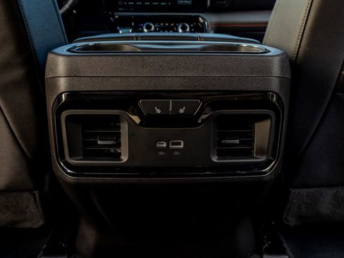 Used 2024 GMC Sierra 1500 AT4 w/ Technology Package image 31