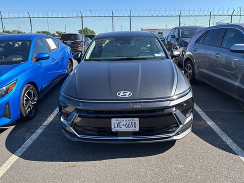 Used 2025 Hyundai Sonata SEL FWD image 3