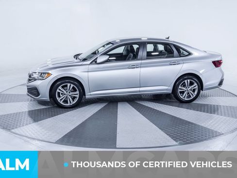 Used 2024 Volkswagen Jetta SE FWD image 4