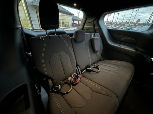 Used 2018 Chrysler Pacifica Touring Plus w/ S Appearance Package image 22