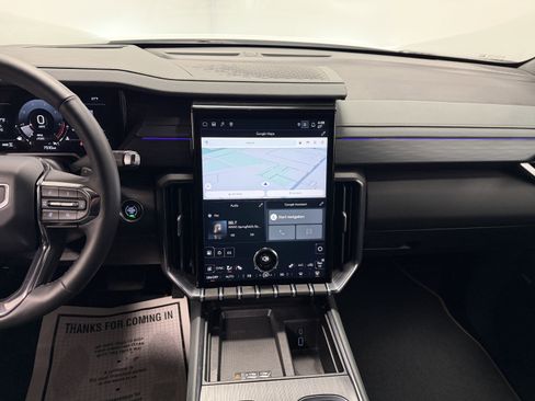 Used 2025 GMC Acadia AT4 w/ Luxury Package image 9