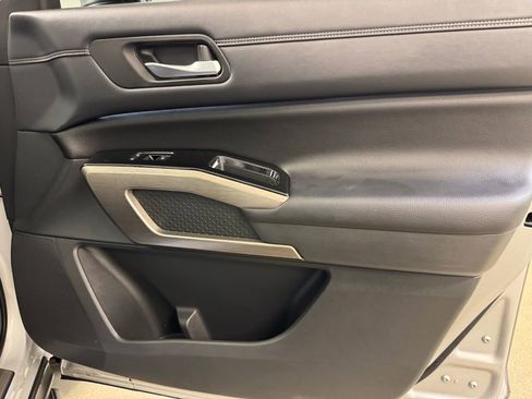 Used 2023 Nissan Pathfinder Platinum w/ Cargo Package image 30