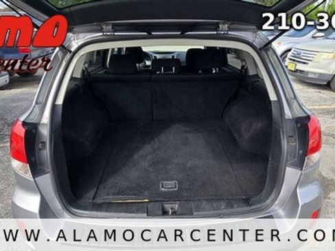 Used 2011 Subaru Outback 2.5i Premium AWD/4WD image 24