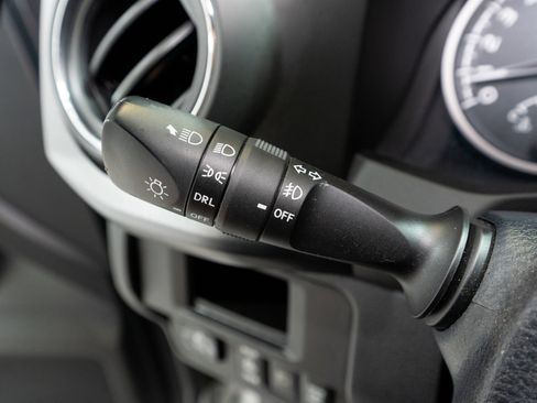 Used 2018 Toyota Tacoma TRD Off-Road image 30