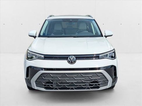 New 2025 Volkswagen Taos SE image 6