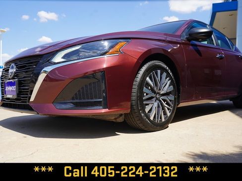 Used 2025 Nissan Altima 2.5 SV FWD image 4