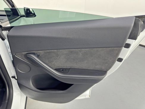 Used 2021 Tesla Model Y Long Range image 44