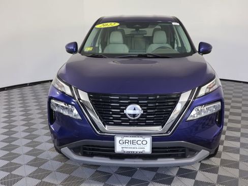 Used 2022 Nissan Rogue SV image 3