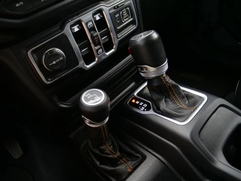 Used 2022 Jeep Gladiator Overland image 13