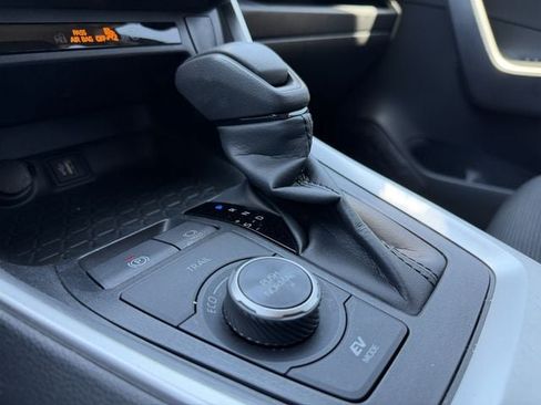 Used 2025 Toyota RAV4 LE AWD/4WD image 19