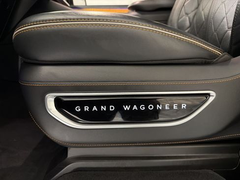 Used 2022 Jeep Grand Wagoneer Series III AWD/4WD image 21