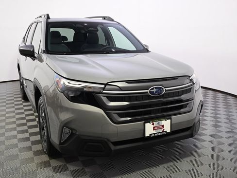 Certified 2025 Subaru Forester Premium AWD/4WD image 9