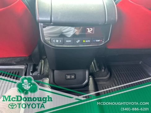 Used 2022 Toyota Highlander XSE AWD/4WD image 11