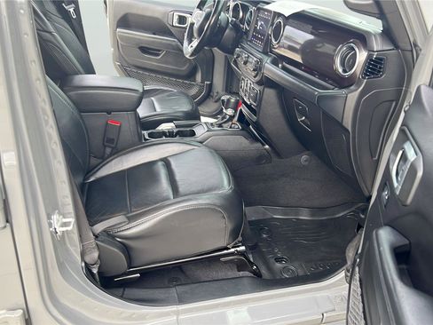 Used 2019 Jeep Wrangler Unlimited Sahara image 13