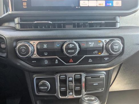 Used 2024 Jeep Wrangler Sport S image 21