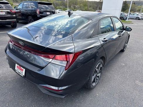 Used 2023 Hyundai Elantra SEL w/ Convenience Package FWD image 4