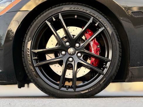 Used 2018 Maserati GranTurismo Sport image 17