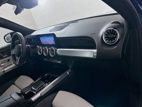 Used 2022 Mercedes-Benz GLB 250 image 30