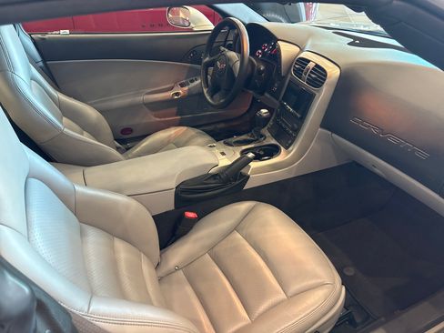 Used 2005 Chevrolet Corvette Coupe w/ Preferred Equipment Group RWD image 21