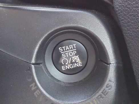 Used 2017 Jeep Renegade Altitude FWD image 26