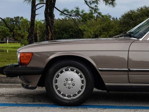 Used 1988 Mercedes-Benz 560 SL image 2