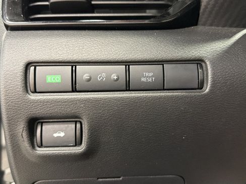 Used 2025 Nissan Sentra SV FWD image 19