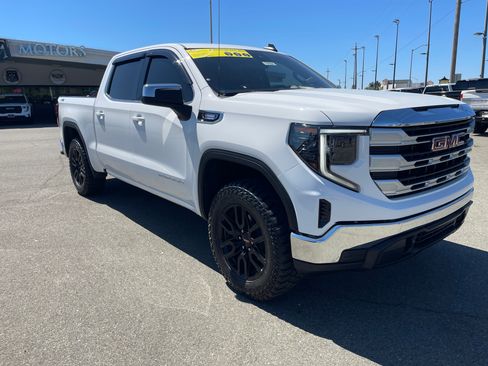 Used 2024 GMC Sierra 1500 SLE w/ X31 Off-Road Package AWD/4WD image 3