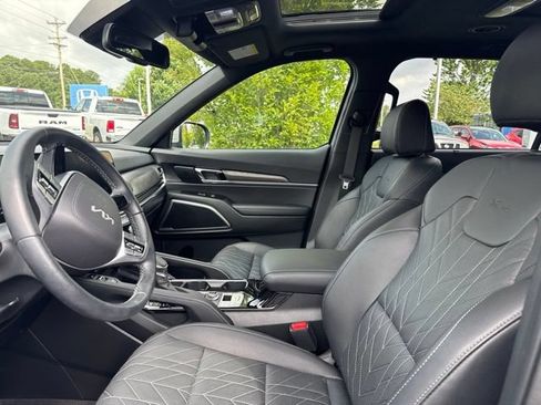 Used 2025 Kia Telluride AWD image 7