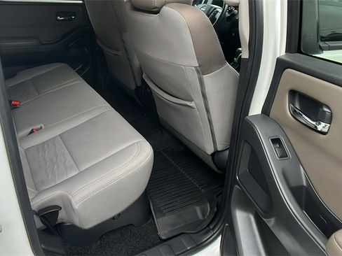 Used 2022 Nissan Frontier SV image 18