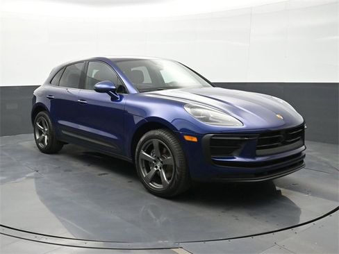Certified 2025 Porsche Macan image 25