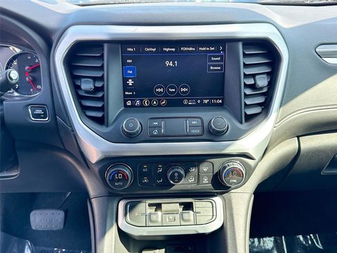 Used 2023 GMC Acadia SLT w/ Technology Package image 14