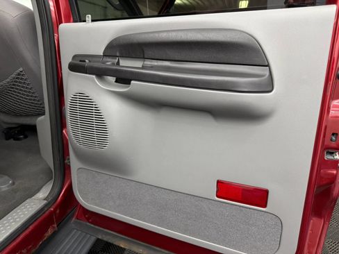 Used 2005 Ford Excursion XLT RWD image 8