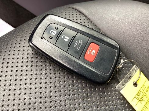 Used 2022 Toyota RAV4 Limited image 22