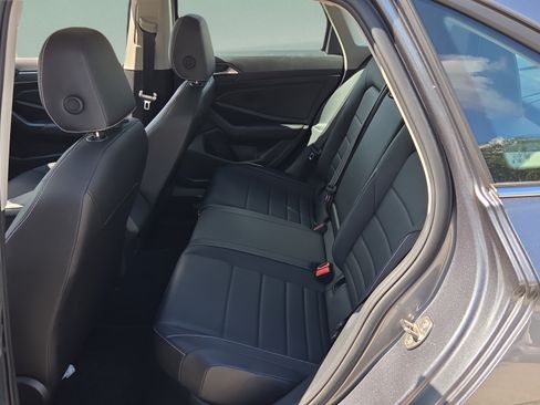 Used 2023 Volkswagen Jetta SE w/ Panoramic Sunroof Package FWD image 10
