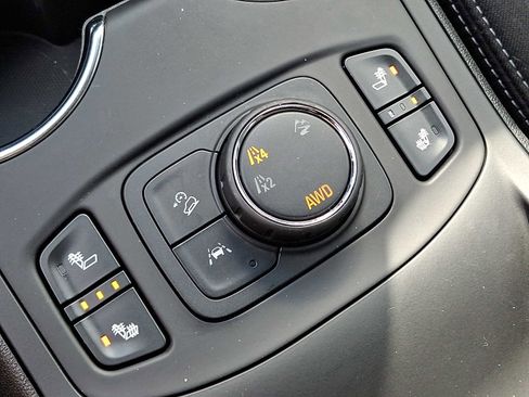 Used 2024 GMC Terrain SLE w/ Driver Convenience Package image 23