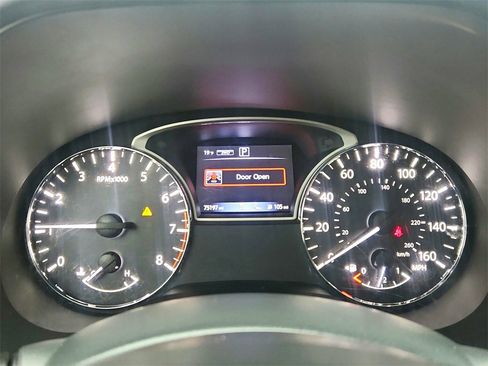 Used 2017 Nissan Pathfinder Platinum image 13