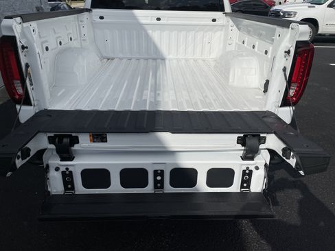 Used 2026 GMC Sierra 1500 SLT AWD/4WD image 30