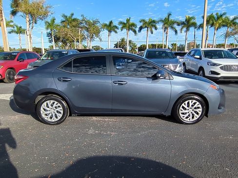 Used 2018 Toyota Corolla LE image 3
