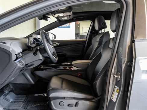 Used 2023 Volkswagen ID.4 Pro S image 3