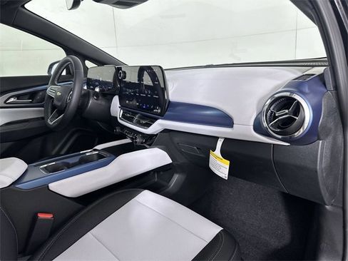 New 2026 Chevrolet Equinox EV LT image 28