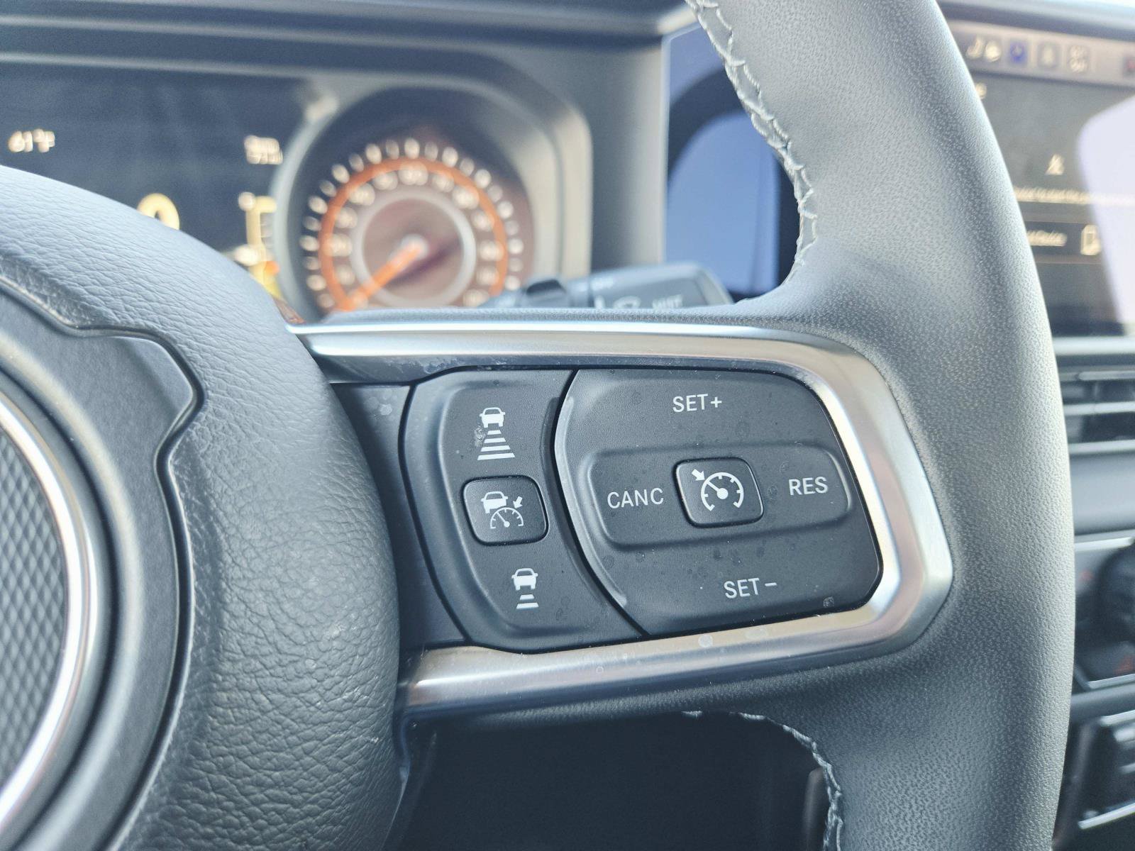 Used 2026 Jeep Wrangler Unlimited Sahara AWD/4WD image 26