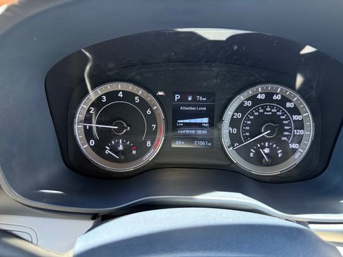 Certified 2021 Hyundai Venue FWD image 11