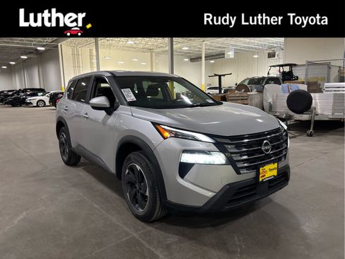 Used 2025 Nissan Rogue SV AWD/4WD image 1