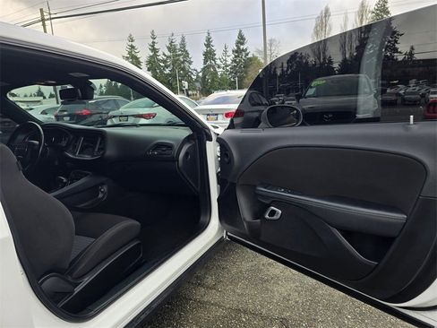 Used 2022 Dodge Challenger R/T image 11