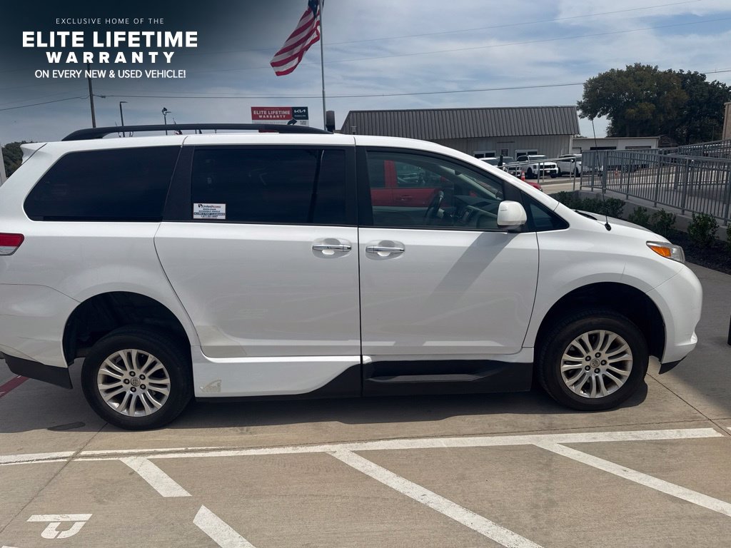 Used 2014 Toyota Sienna XLE FWD image 4