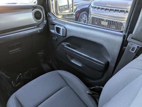 Used 2021 Jeep Gladiator Sport AWD/4WD image 17