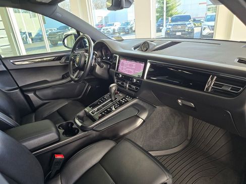 Used 2023 Porsche Macan image 45