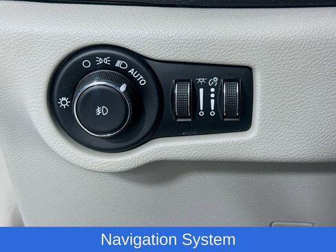 Used 2019 Chrysler Pacifica Limited w/ Tire & Wheel Group image 13