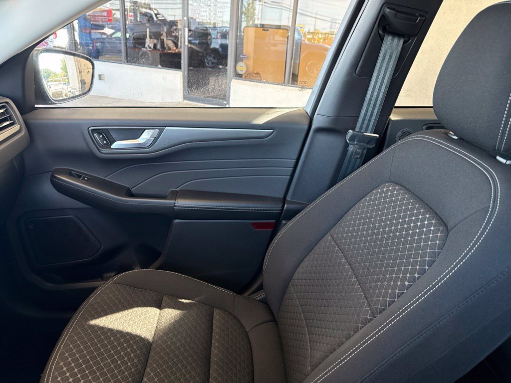 Used 2023 Ford Escape Active w/ Tech Pack #2 AWD/4WD image 23