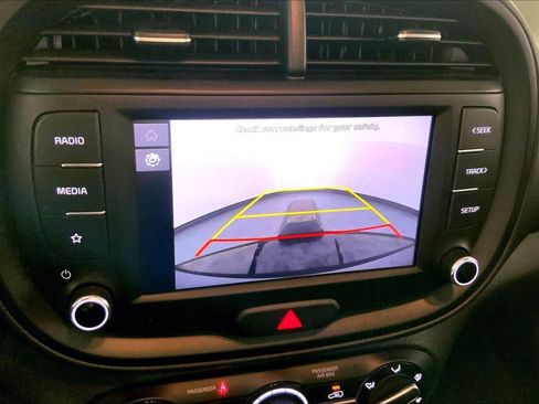 Used 2025 Kia Soul LX FWD image 13